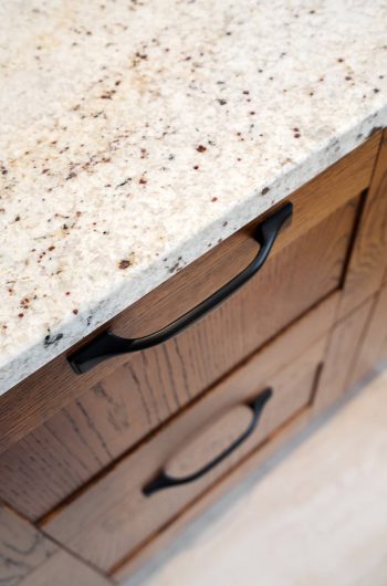 Granit ''Colonial Cream''.