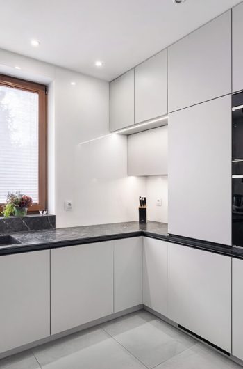 Kuchnia ze spieku kwarcowego Marazzi ,,Grigio Camico'' satyna.