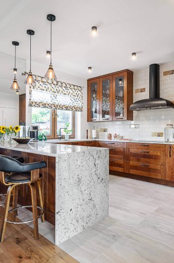 Kuchnia z granitu ''Colonial Cream''.