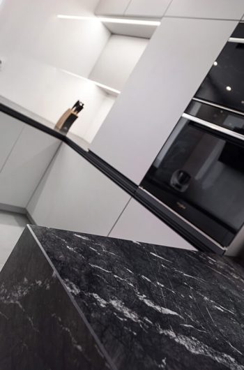 Spiek kwarcowy Marazzi ,,Grigio Camico'' Satyna.