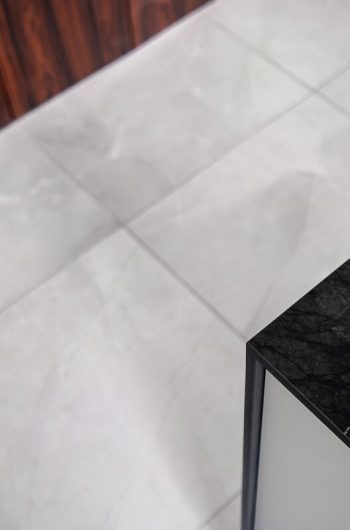 Wyspa wykonana ze spieku kwarcowego Marazzi ''Grigio Camico'' satyna.