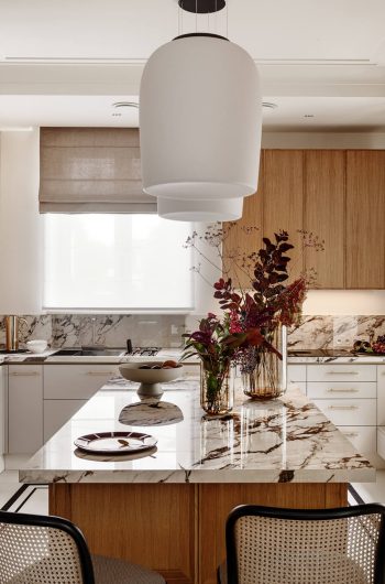 Kuchnia ze spieku kwarcowego Marazzi Caparia Lux Gris i Neolith Calacatta Silk