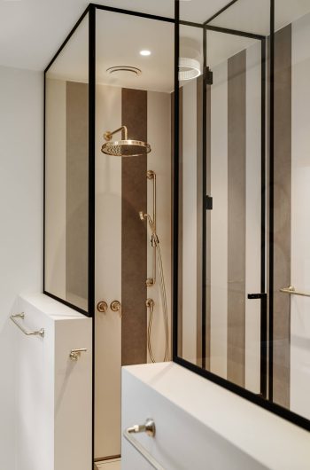 Nowoczesny prysznic spiek kwarcowy Marazzi Caparia Lux Gris